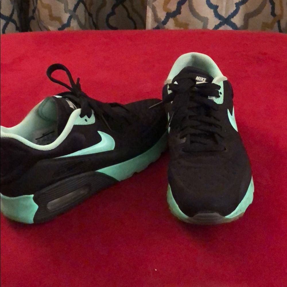 Air Max - Picture 2 of 5